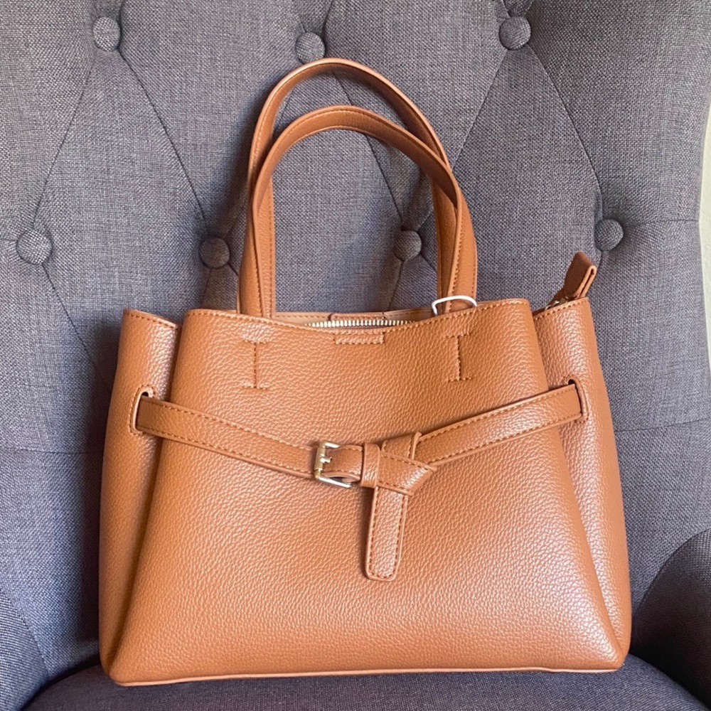 Elegant Everyday Shoulder Bag with extra strap